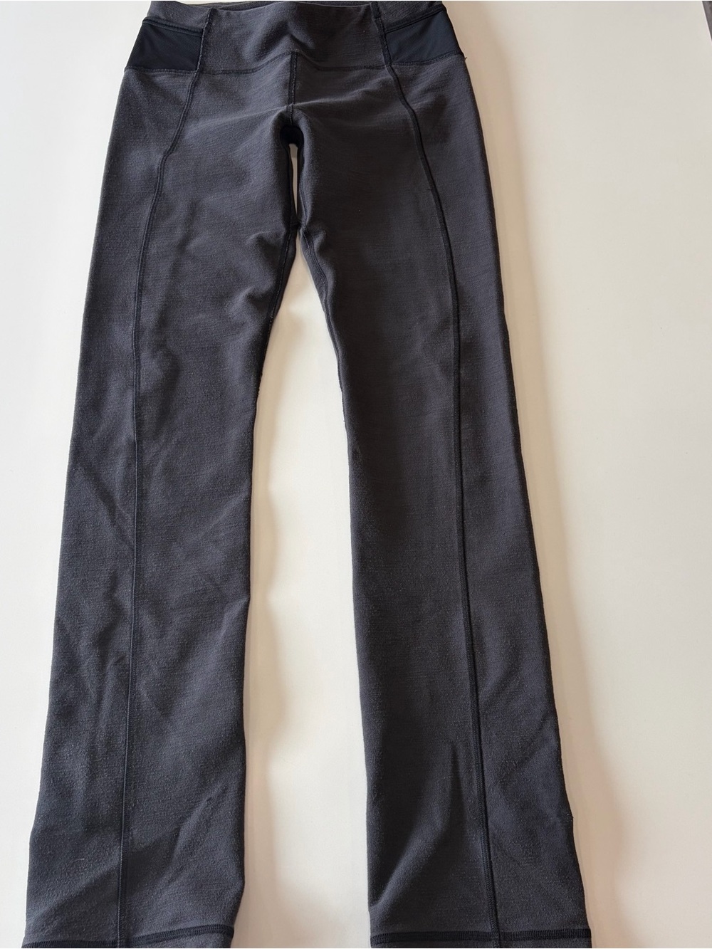 Size 6, Lululemon jogger/ convertible capri with adjustable cuff